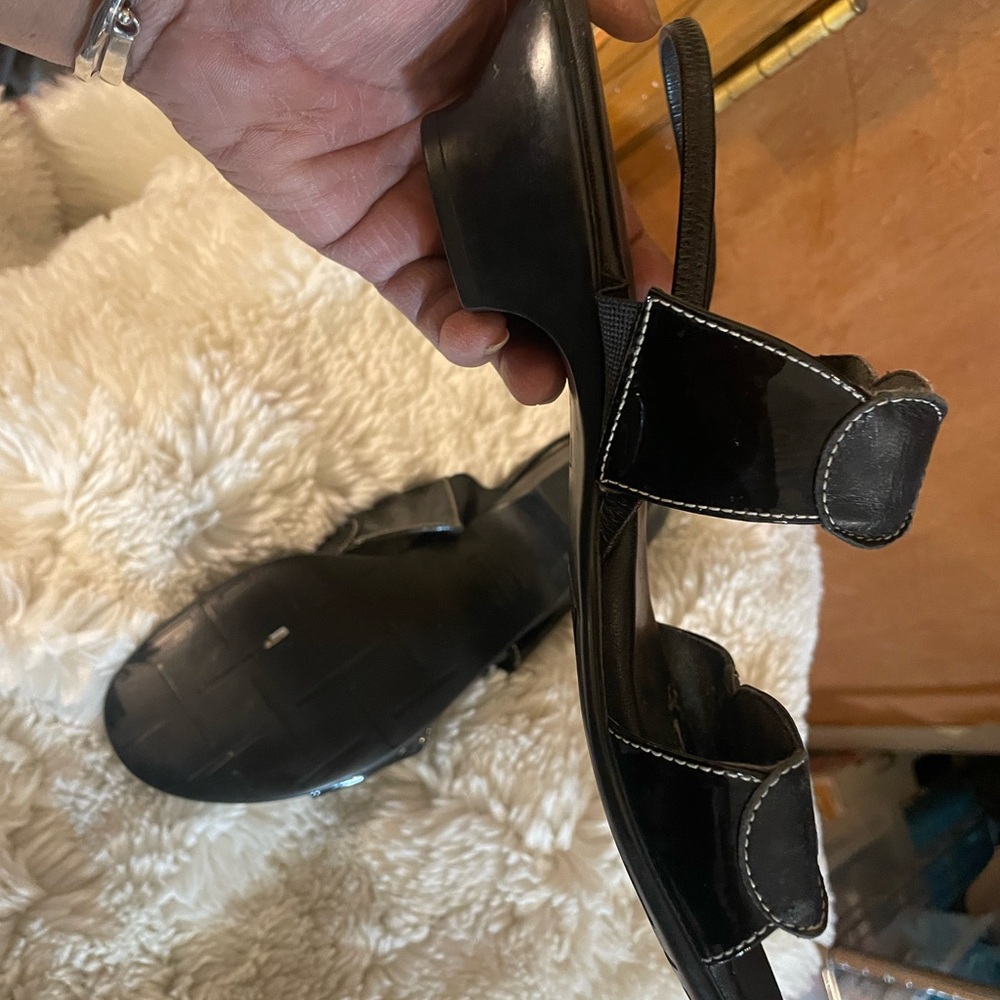 Munro Black Men's Adjustable Slide Sandals with Contrast Stitching